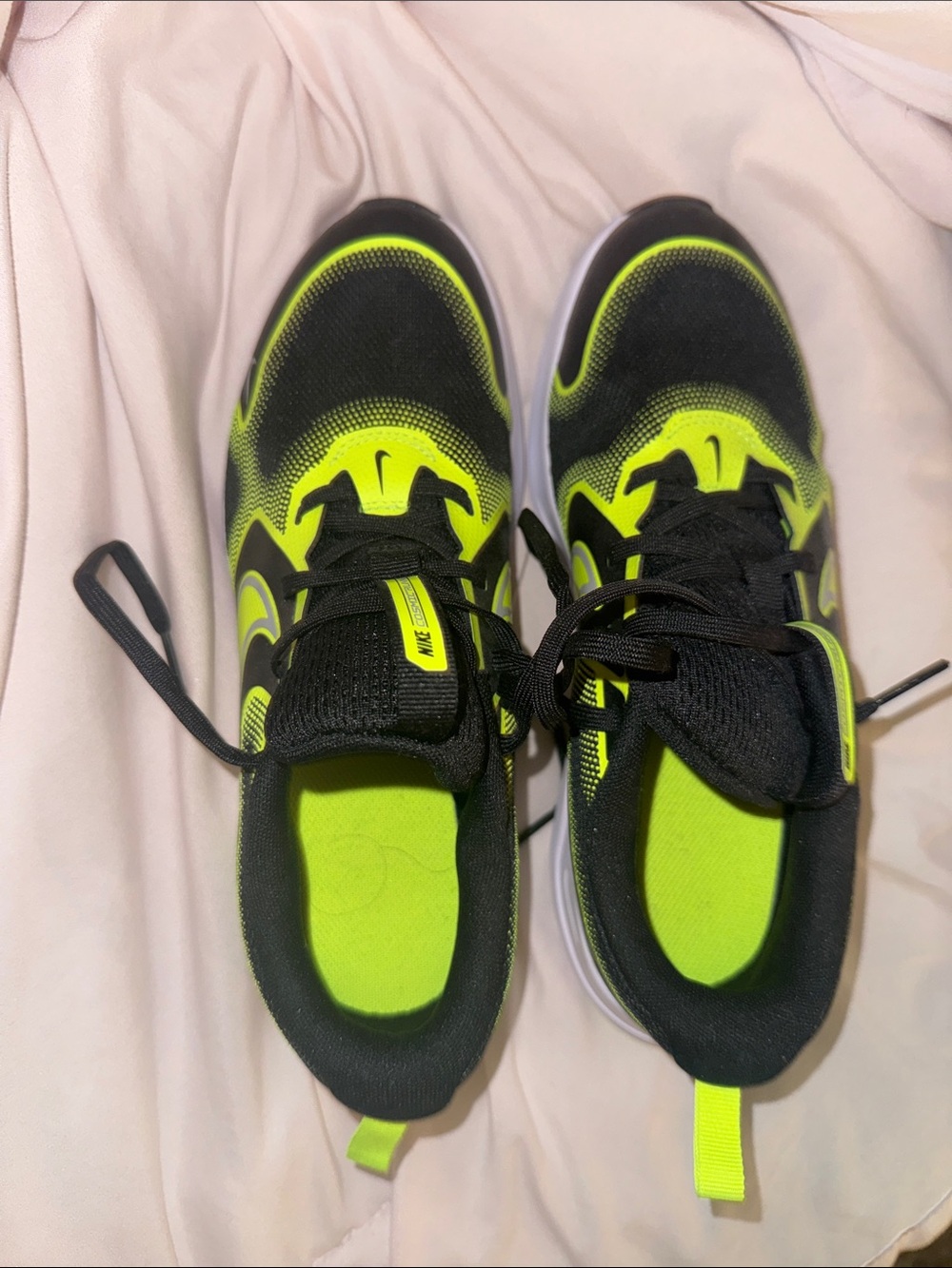 Nike Kids Black and Neon Yellow Lightweight Sneakers - 6Y US